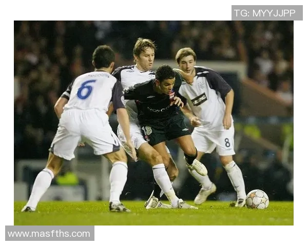 O型腿足球明星的传奇之路与运动生涯的挑战与成就分析