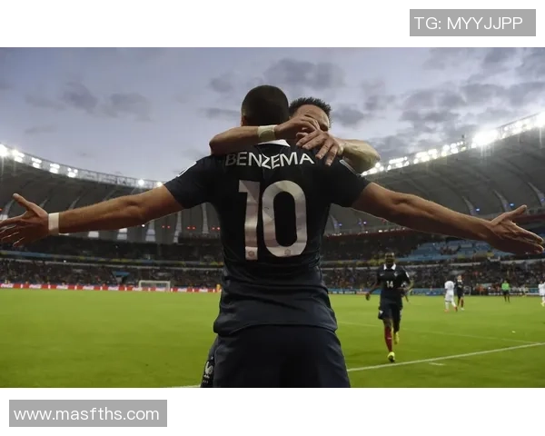 法国队历代足球明星的辉煌成就与传奇故事回顾